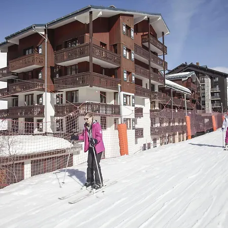 Odalys Le Rond Point Des Pistes 2* Тинь