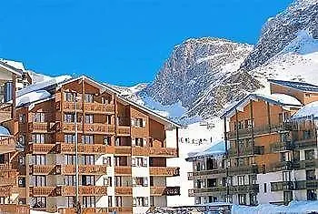 Odalys Le Rond Point Des Pistes 2* 티뉴